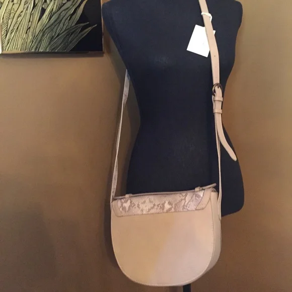 Universal Thread Tan Snakeskin Crossbody New - Picture 3 of 13